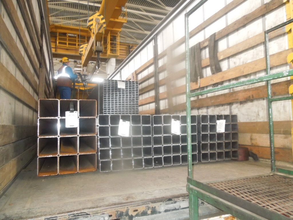 Погрузка сборного заказа тр пр 50х25х2, 160х160х6, 100х100х5